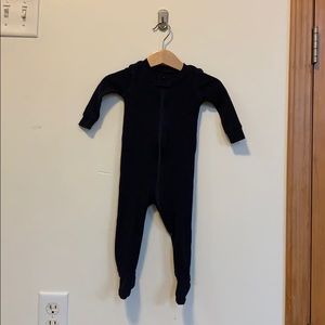 Primary zip footie, black, 6-9 months.